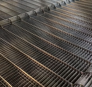 Custom galvanized welded wire mesh panels for security and industrial fencing