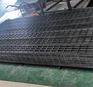 Custom galvanized welded wire mesh panels for security and industrial fencing