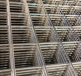 Custom galvanized welded wire mesh panels for security and industrial fencing